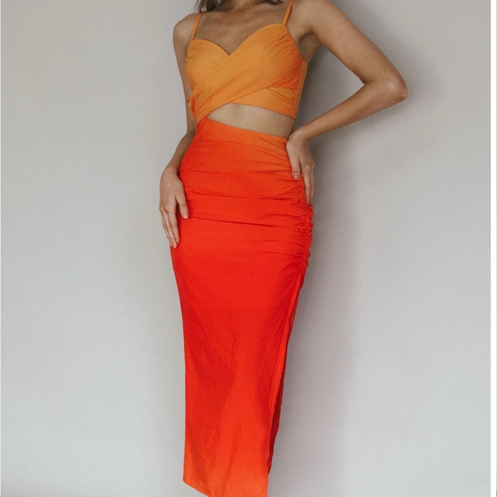 Two-Tone Orange/Red Ombre midi dress — High-Waist Style